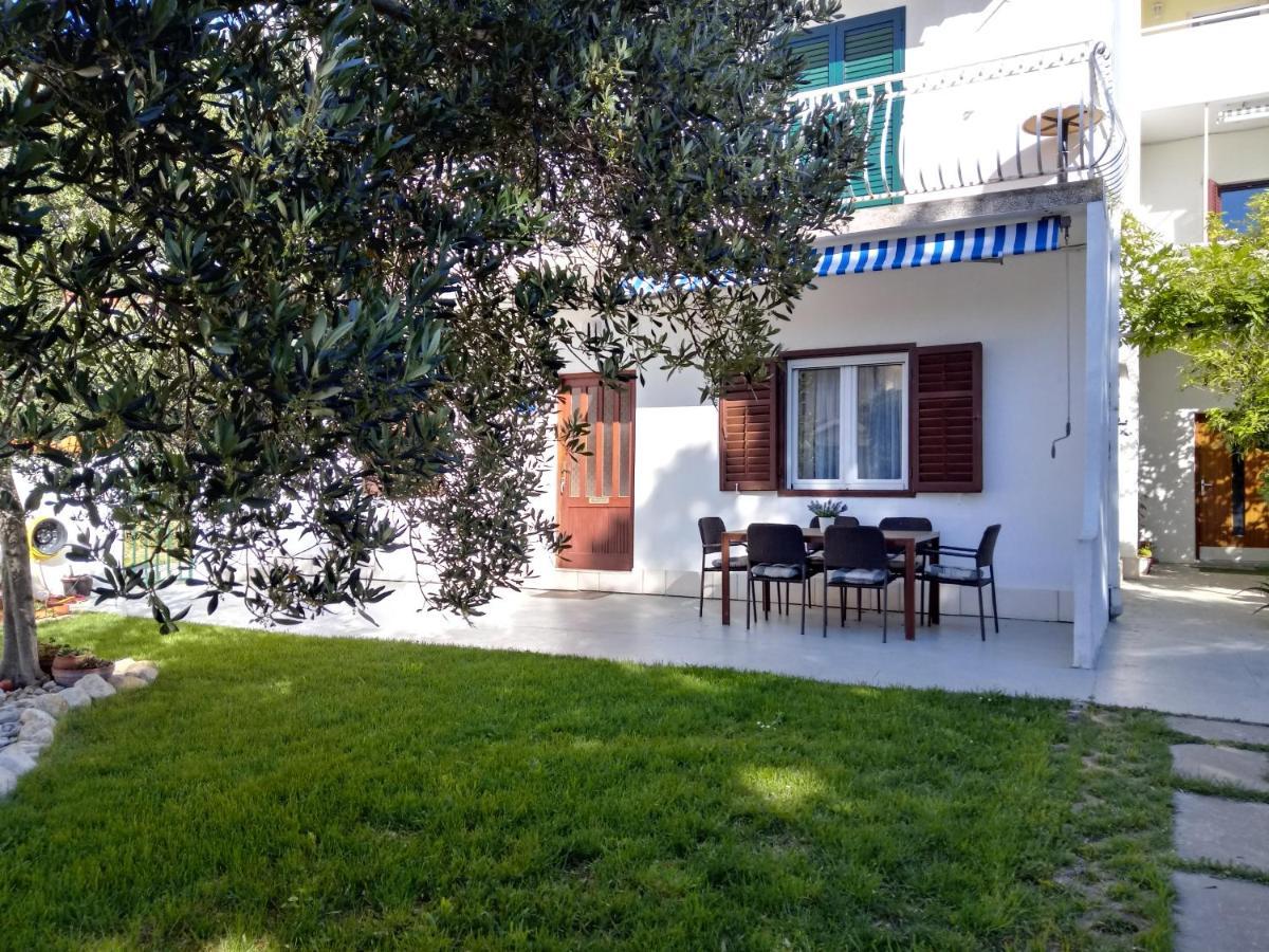 Apartment Tihana-ground Floor With Large Terrace Makarska